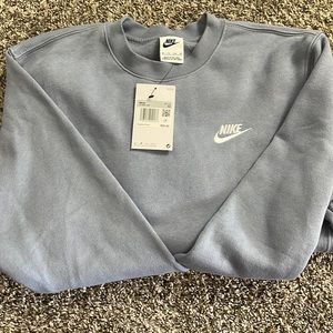 Men’s Nike Crew neck, Size XS, Color Lavender/ Light Purple